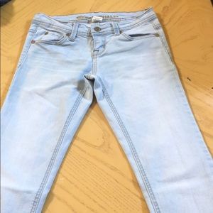 NWOT light wash skinny jeans